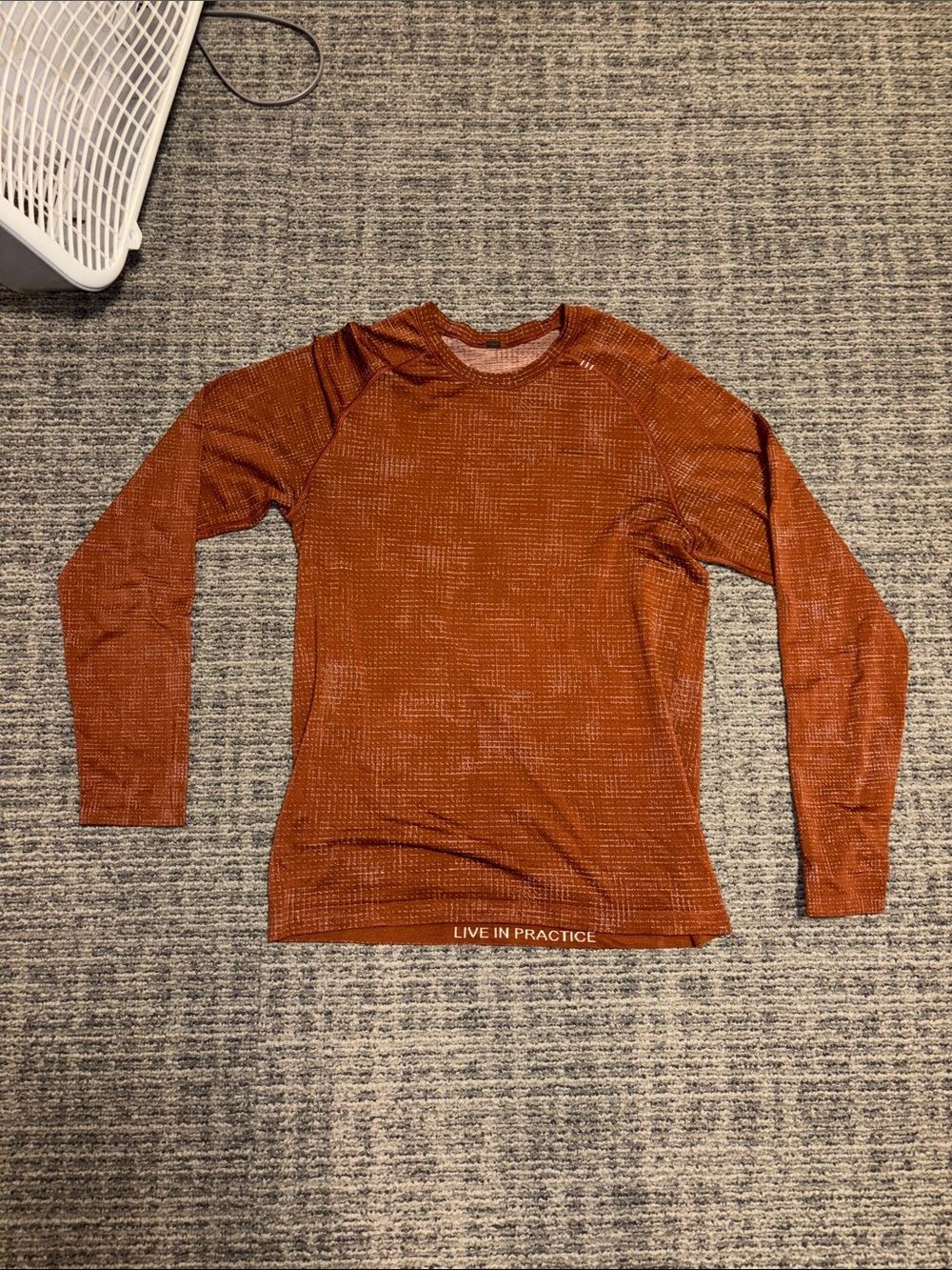 LULULEMON men’s burgundy/burnt orange metal vent tech long sleeve